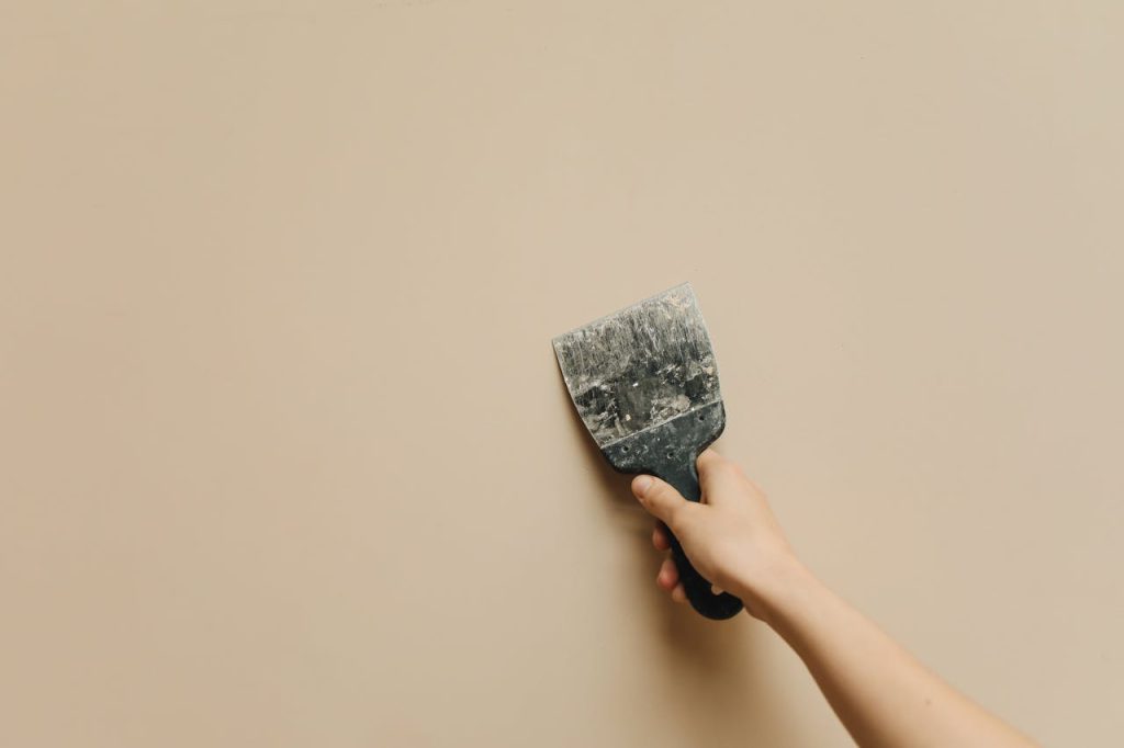 techniques et conseils pratiques pour Enlever la vieille peinture sans endommager le mur