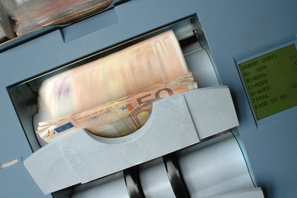 Guide d'achat pour trouver la machine à compter les billets idéale pour votre entreprise