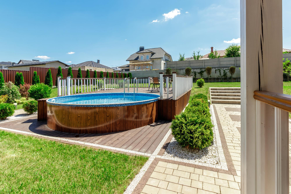 idées pratiques et esthétiques d'un Aménagement paysager autour d'une piscine hors sol